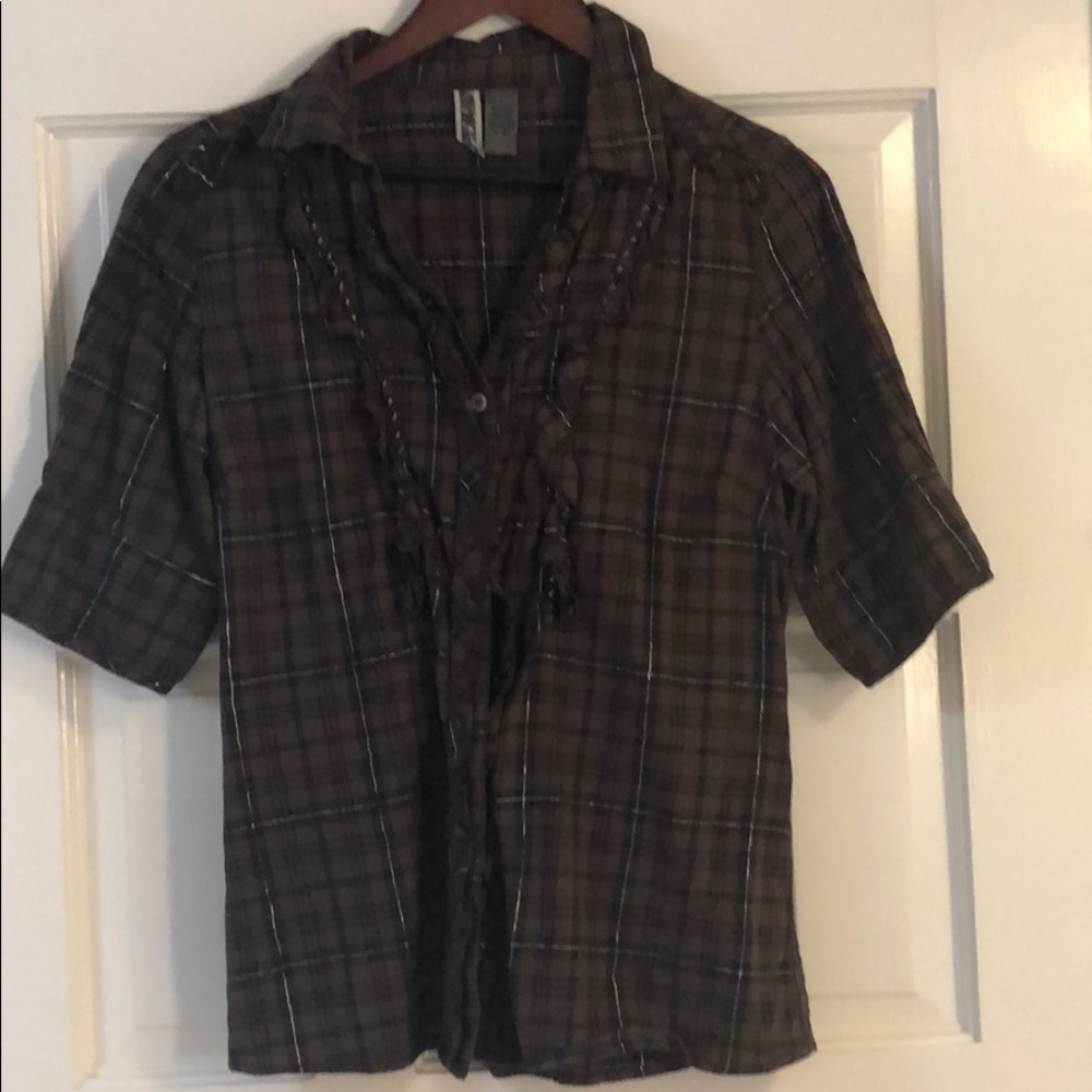 Shirt sleeves ruffle shirt with a flair